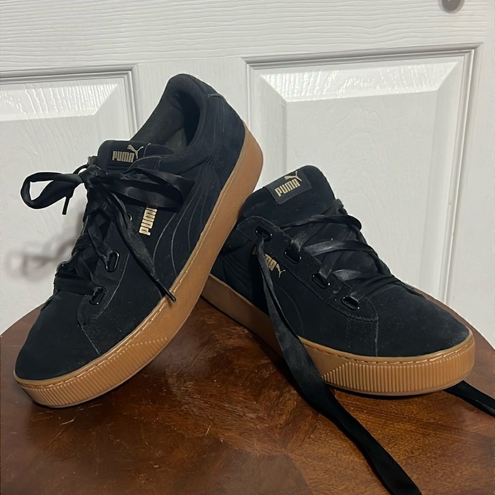 🔥 Puma SE Rihanna Women's Black‎ Suede Sneakers Ribbon Laced Gold Accent Sz 11